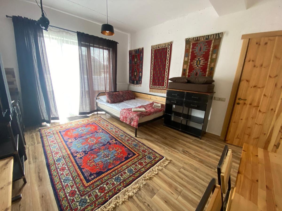 Mountain Cricket Chalets And Apartments Gudauri Oda fotoğraf
