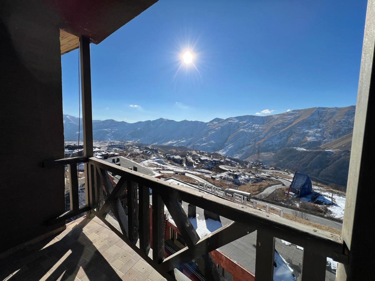 Mountain Cricket Chalets And Apartments Gudauri Dış mekan fotoğraf